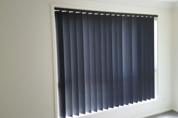 vertical-blinds-blackB7A5E2CB-095E-C06B-3DD3-E7A6A4ED40E4.jpg